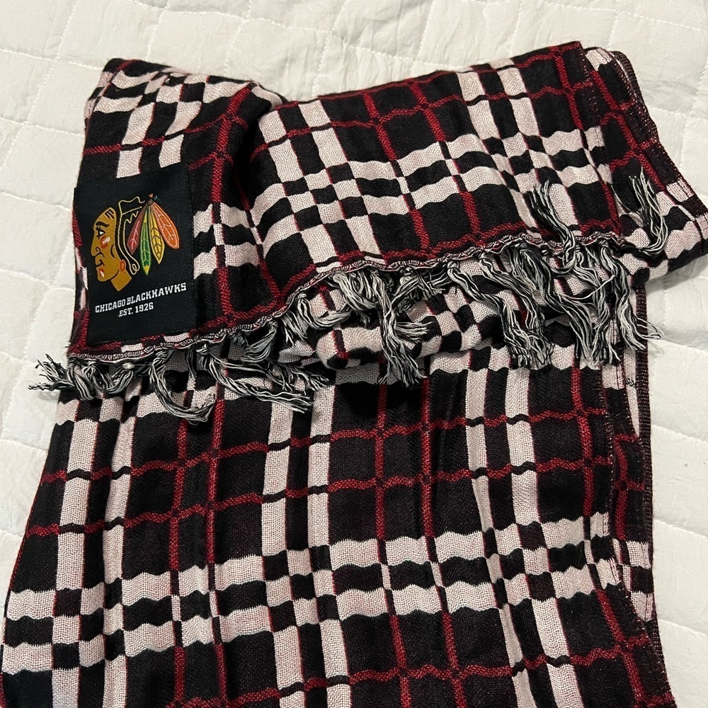 Forever Collectibles Chicago Blackhawks NHL Checkered Scarf
